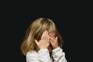 Kluci mají penis, holky vagínu. Proč s dětmi mluvit o sexu už od narození - Médium.cz